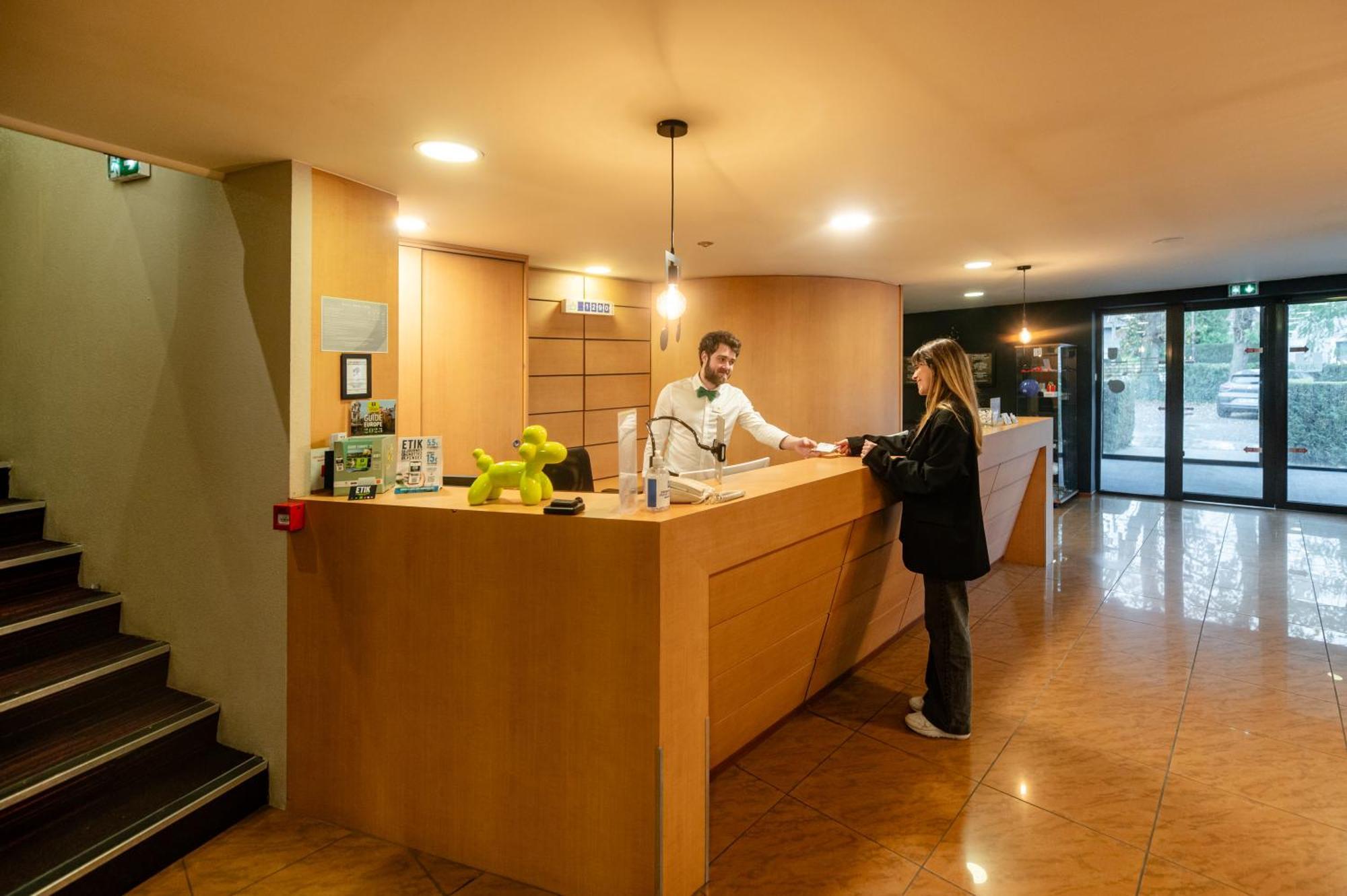Logis Hotel Restaurant Des Acacias Lille Neuville En Ferrain Neuville-en-Ferrain Εξωτερικό φωτογραφία