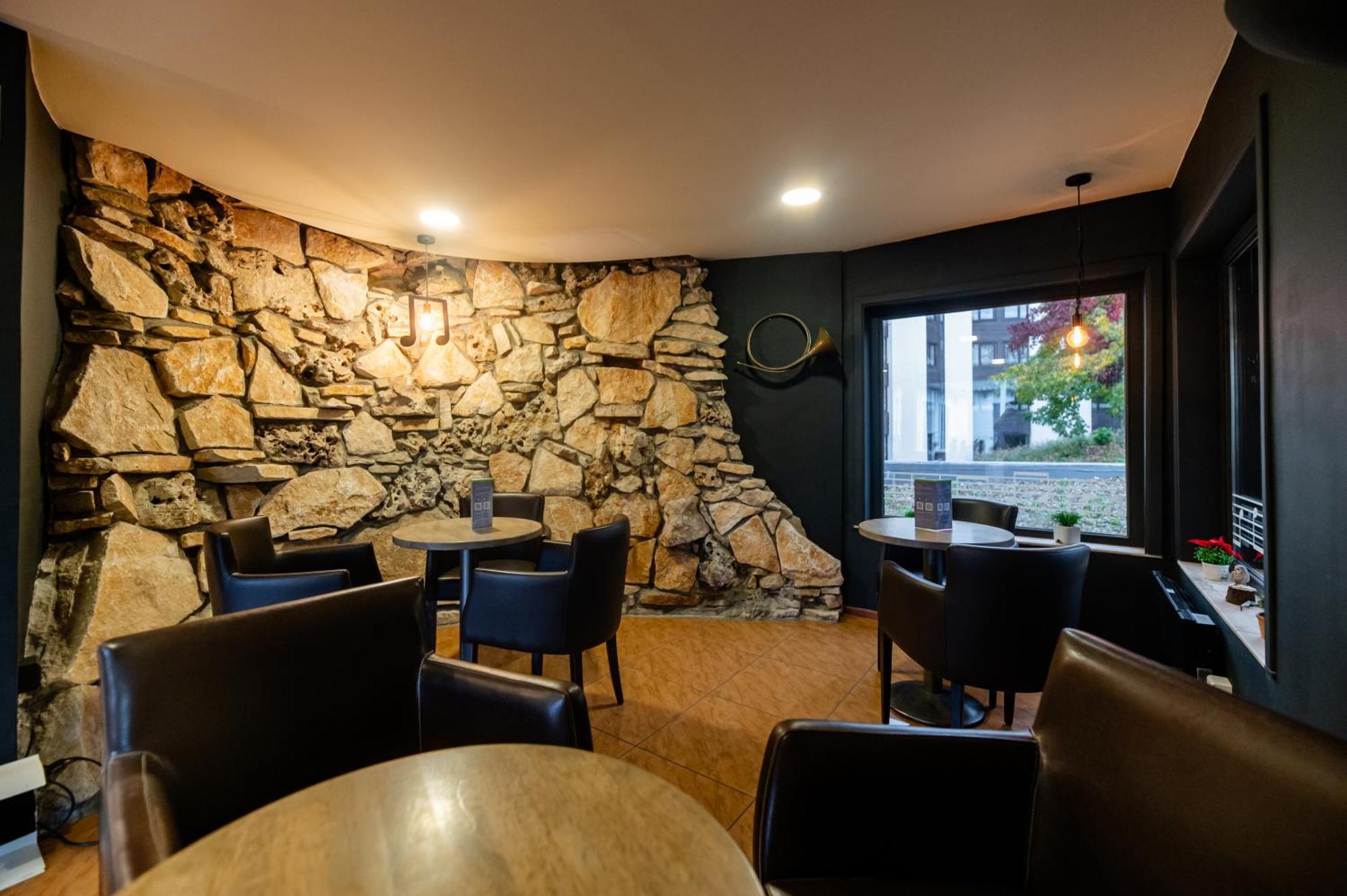 Logis Hotel Restaurant Des Acacias Lille Neuville En Ferrain Neuville-en-Ferrain Εξωτερικό φωτογραφία