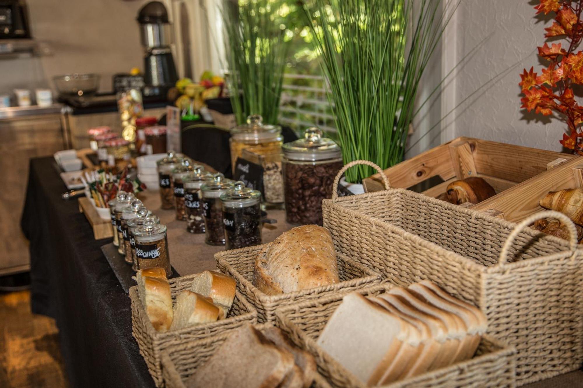 Logis Hotel Restaurant Des Acacias Lille Neuville En Ferrain Neuville-en-Ferrain Εξωτερικό φωτογραφία