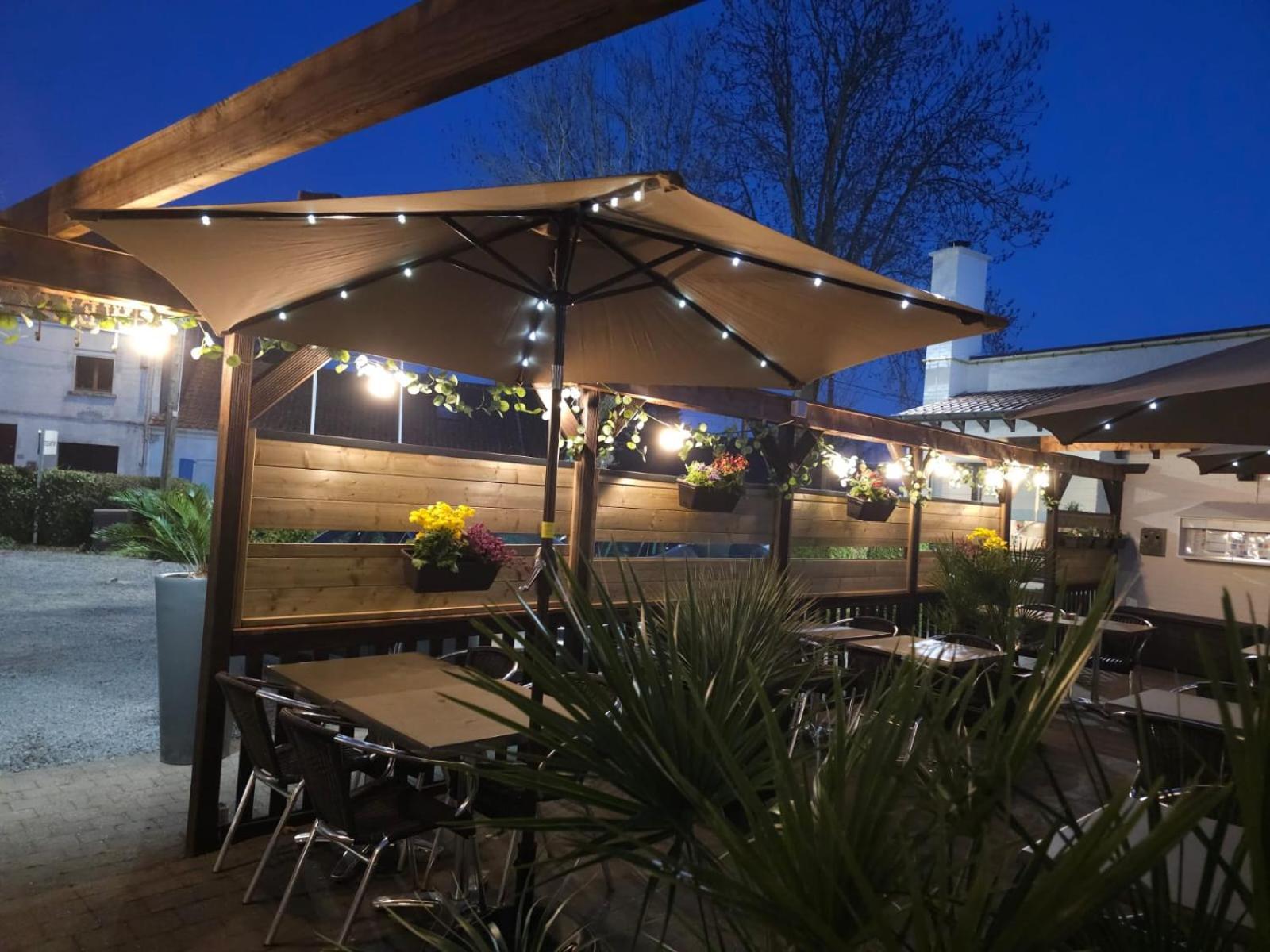 Logis Hotel Restaurant Des Acacias Lille Neuville En Ferrain Neuville-en-Ferrain Εξωτερικό φωτογραφία