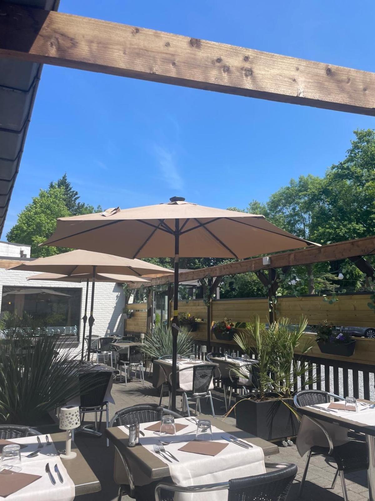 Logis Hotel Restaurant Des Acacias Lille Neuville En Ferrain Neuville-en-Ferrain Εξωτερικό φωτογραφία