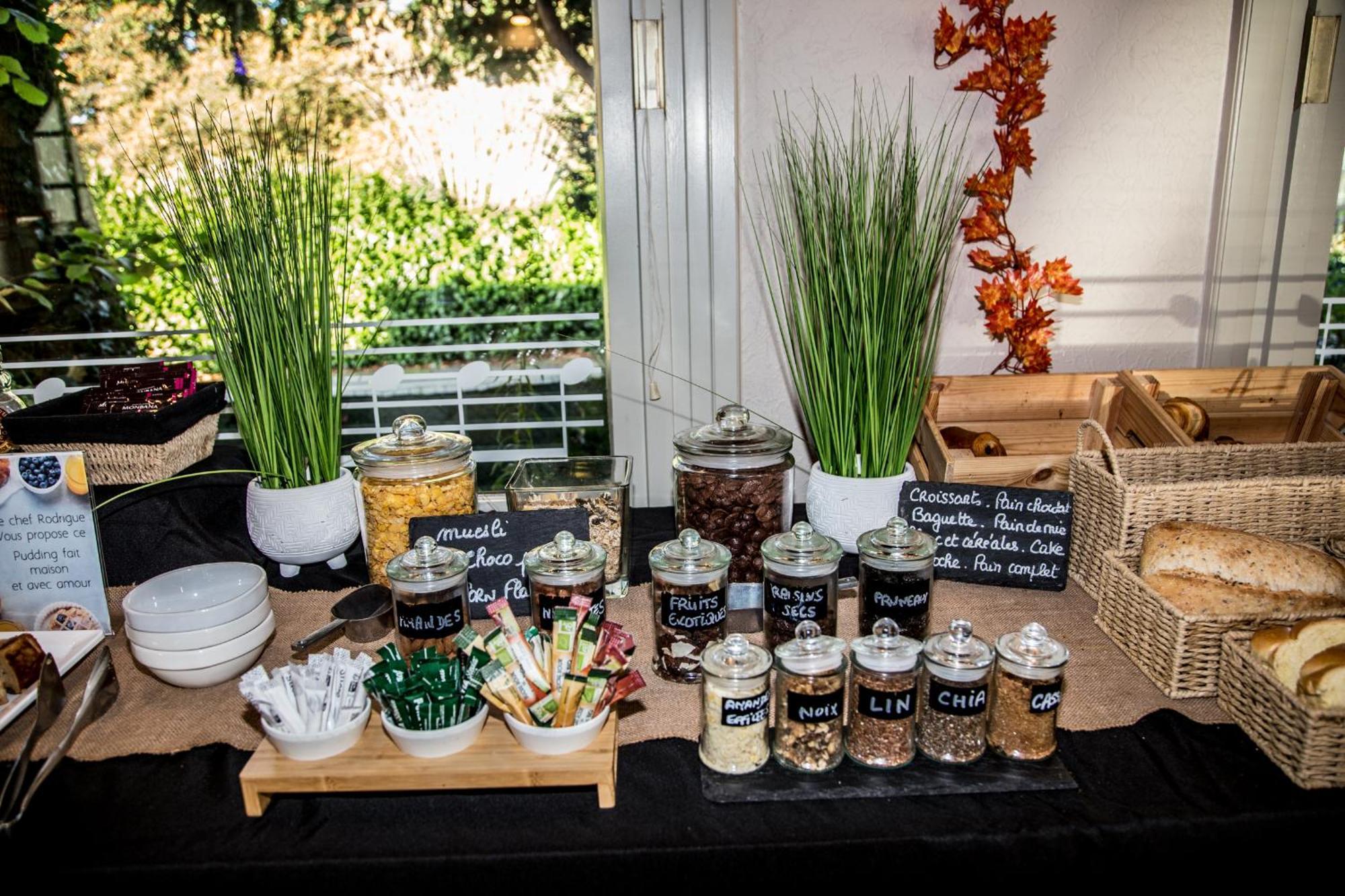 Logis Hotel Restaurant Des Acacias Lille Neuville En Ferrain Neuville-en-Ferrain Εξωτερικό φωτογραφία